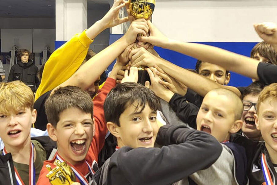 Das Team der Alpen Academy freut sich über den zweiten Platz beim Turnier in Belgrad. Credits: Chiemgau Baskets